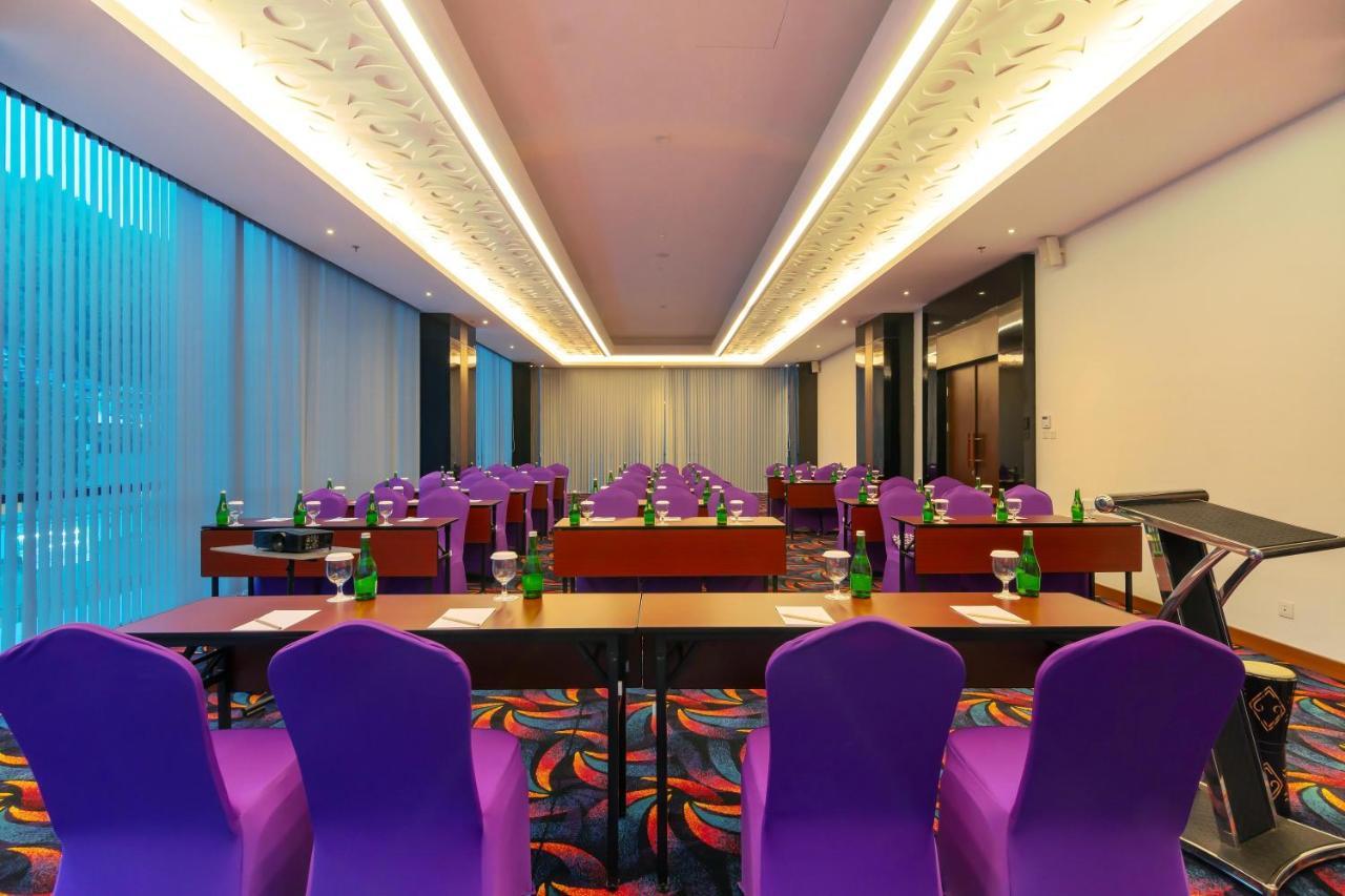 Fox Hotel Джаяпура Екстериор снимка