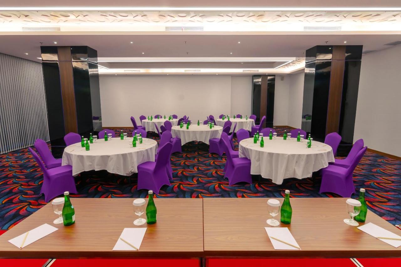 Fox Hotel Джаяпура Екстериор снимка
