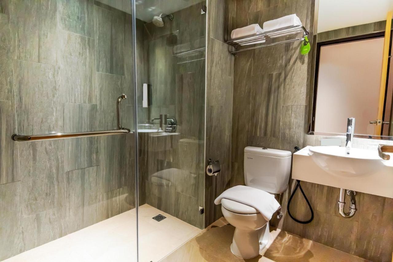 Fox Hotel Джаяпура Екстериор снимка