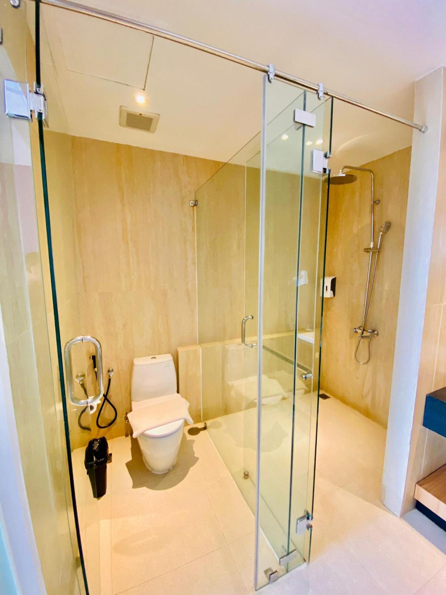 Fox Hotel Джаяпура Екстериор снимка