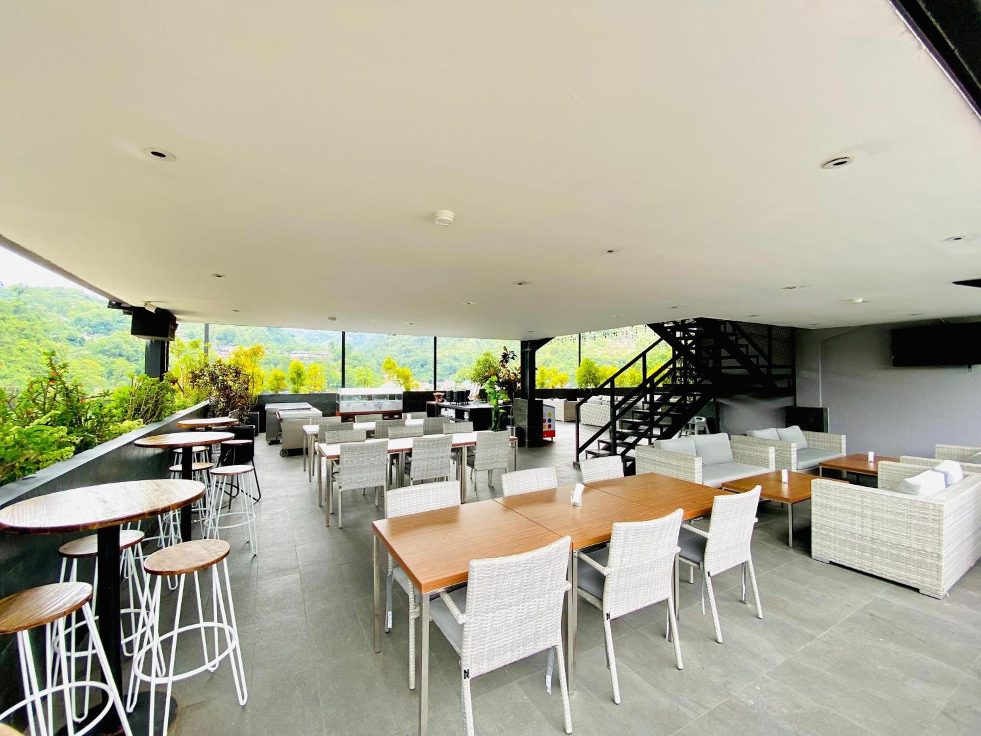 Fox Hotel Джаяпура Екстериор снимка
