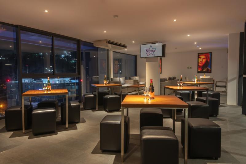 Fox Hotel Джаяпура Екстериор снимка