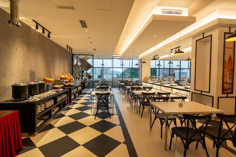 Fox Hotel Джаяпура Екстериор снимка